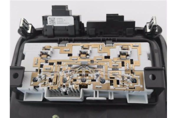Recambio de luz delantero central techo para opel astra k berlina 5p 1.6 dynamic referencia OEM IAM 13415545  