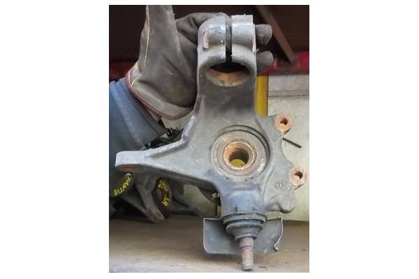Recambio de mangueta delantero izquierda para citroen xantia berlina 1.9 d referencia OEM IAM   