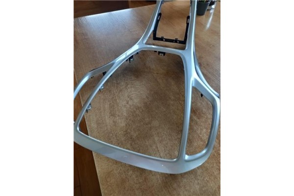 Recambio de embellecedor consola central para opel astra j berlina 5p 1.6 excellence referencia OEM IAM 13257562  