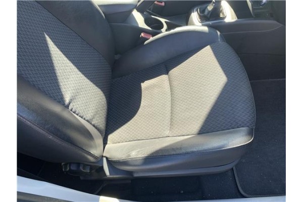 Recambio de asiento delantero derecho para kia ceed sportswagon (ed) 2.0 emotion referencia OEM IAM 882021H010359  