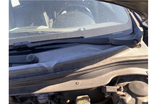 Recambio de brazo limpiaparabrisas delantero izquierdo para kia ceed sportswagon (ed) 2.0 emotion referencia OEM IAM 983111H000 
