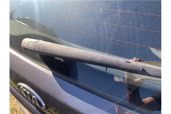 Recambio de brazo limpiaparabrisas trasero para kia ceed sportswagon (ed) 2.0 emotion referencia OEM IAM 988111H000  