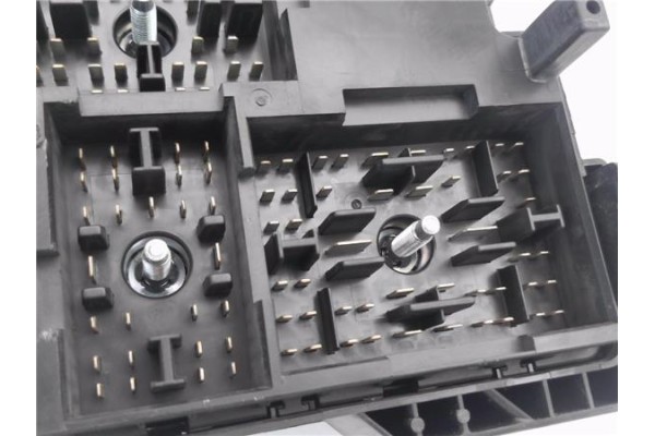 Recambio de caja fusibles/rele para kia ceed sportswagon (ed) 2.0 emotion referencia OEM IAM 919501H030  