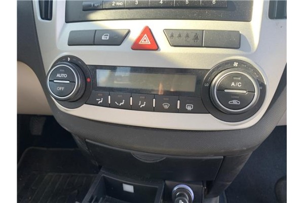 Recambio de mandos climatizador para kia ceed sportswagon (ed) 2.0 emotion referencia OEM IAM 972501H602EQ  