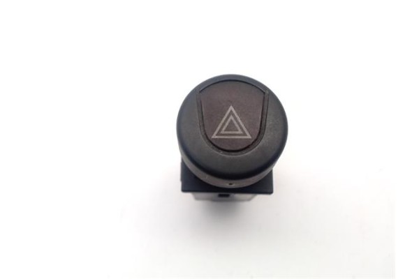 Recambio de interruptor luces emergencia para fiat i punto (176) berlina 1.2 60 sx referencia OEM IAM   