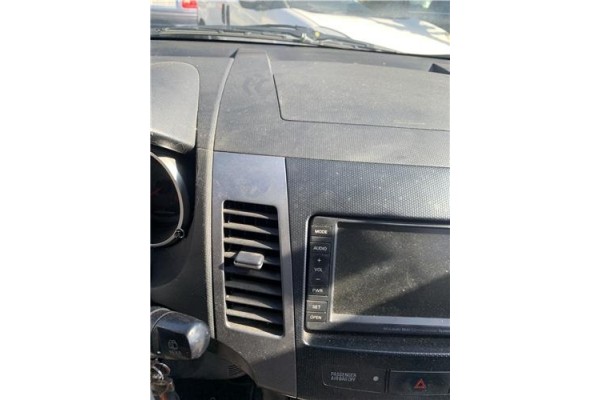 Recambio de rejilla entrada de aire para mitsubishi outlander (cw0) 2.0 di-d intense referencia OEM IAM 8030A023XA  