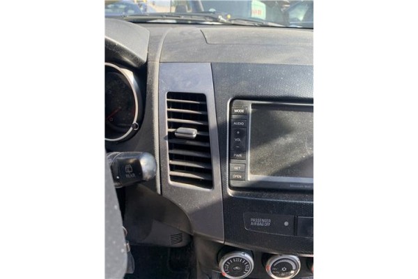 Recambio de rejilla entrada de aire para mitsubishi outlander (cw0) 2.0 di-d intense referencia OEM IAM 8030A023XA  
