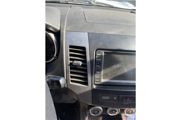 Recambio de rejilla entrada de aire para mitsubishi outlander (cw0) 2.0 di-d intense referencia OEM IAM 8030A023XA  