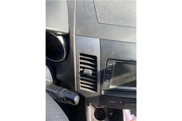 Recambio de rejilla entrada de aire para mitsubishi outlander (cw0) 2.0 di-d intense referencia OEM IAM 8030A023XA  
