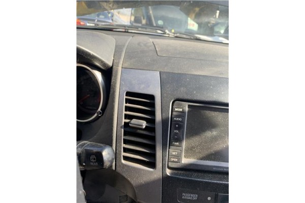 Recambio de rejilla entrada de aire para mitsubishi outlander (cw0) 2.0 di-d intense referencia OEM IAM 8030A023XA  