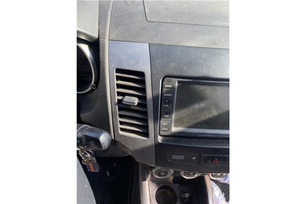 Recambio de rejilla entrada de aire para mitsubishi outlander (cw0) 2.0 di-d intense referencia OEM IAM 8030A023XA  