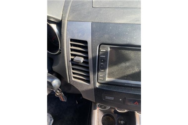 Recambio de rejilla entrada de aire para mitsubishi outlander (cw0) 2.0 di-d intense referencia OEM IAM 8030A023XA  