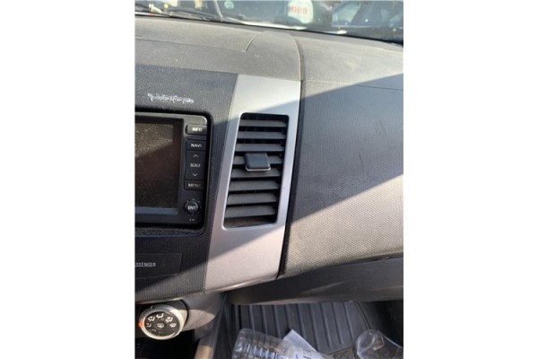 Recambio de rejilla entrada de aire para mitsubishi outlander (cw0) 2.0 di-d intense referencia OEM IAM 8030A014XA  