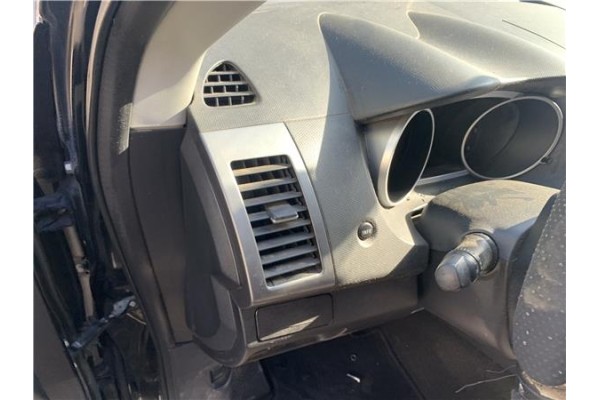 Recambio de rejilla entrada de aire para mitsubishi outlander (cw0) 2.0 di-d intense referencia OEM IAM 8030A024XA  