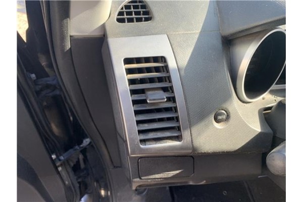 Recambio de rejilla entrada de aire para mitsubishi outlander (cw0) 2.0 di-d intense referencia OEM IAM 8030A024XA  