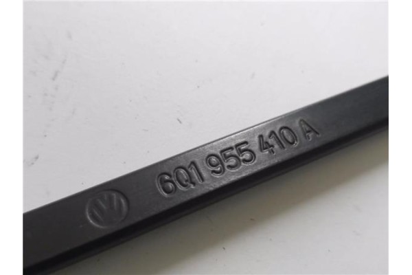 Recambio de brazo limpiaparabrisas delantero derecho para volkswagen polo iv (9n1) 1.4 16v referencia OEM IAM 6Q1955410A  