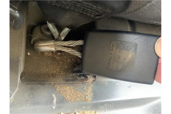 Recambio de anclaje cinturon trasero derecho para seat leon (1p1) 1.9 tdi referencia OEM IAM 1K0857740HQVZ 1P0857807B 