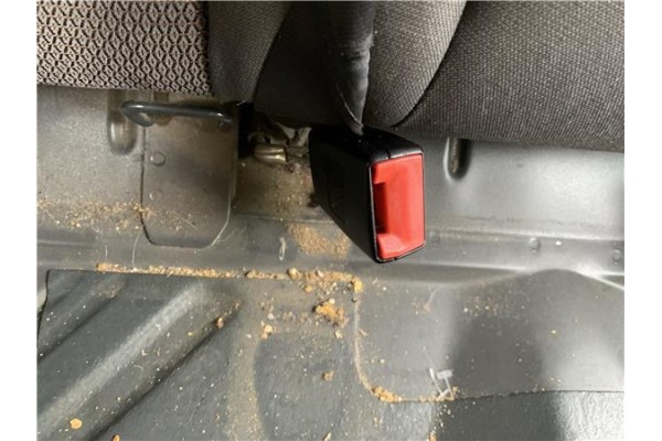 Recambio de anclaje cinturon trasero derecho para seat leon (1p1) 1.9 tdi referencia OEM IAM 1K0857740HQVZ 1P0857807B 