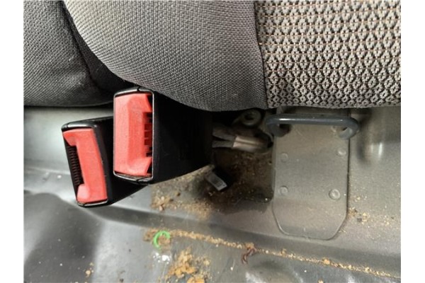 Recambio de anclaje cinturon trasero izquierdo para seat leon (1p1) 1.9 tdi referencia OEM IAM 1K0857739MQVZ 27022009 