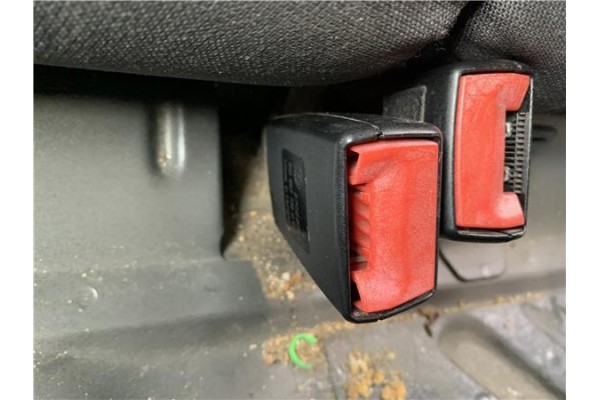 Recambio de anclaje cinturon trasero izquierdo para seat leon (1p1) 1.9 tdi referencia OEM IAM 1K0857739MQVZ 27022009 