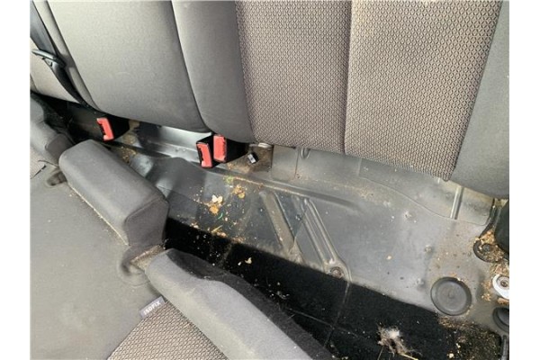 Recambio de anclaje cinturon trasero izquierdo para seat leon (1p1) 1.9 tdi referencia OEM IAM 1K0857739MQVZ 27022009 