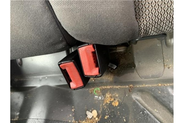 Recambio de anclaje cinturon trasero izquierdo para seat leon (1p1) 1.9 tdi referencia OEM IAM 1K0857739MQVZ 27022009 