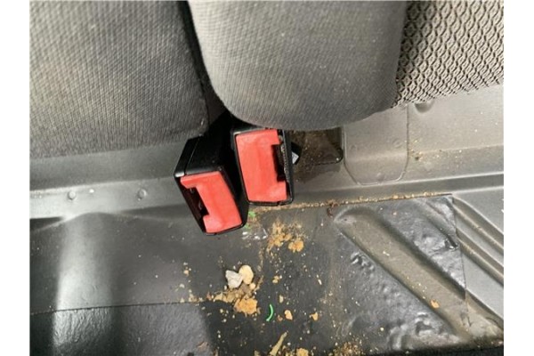 Recambio de anclaje cinturon trasero izquierdo para seat leon (1p1) 1.9 tdi referencia OEM IAM 1K0857739MQVZ 27022009 