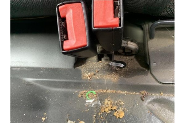 Recambio de anclaje cinturon trasero izquierdo para seat leon (1p1) 1.9 tdi referencia OEM IAM 1K0857739MQVZ 27022009 