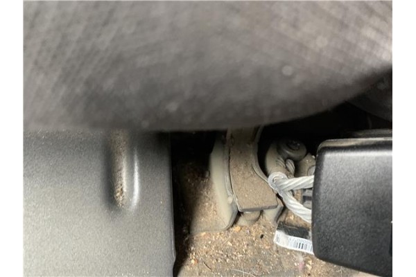 Recambio de anclaje cinturon trasero izquierdo para seat leon (1p1) 1.9 tdi referencia OEM IAM 1K0857739MQVZ 27022009 