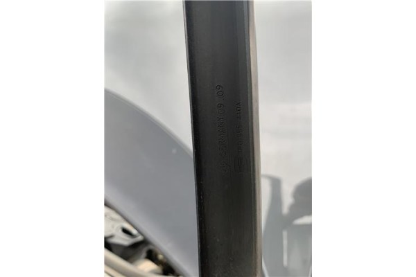 Recambio de brazo limpiaparabrisas delantero derecho para seat leon (1p1) 1.9 tdi referencia OEM IAM 1P0955410A  