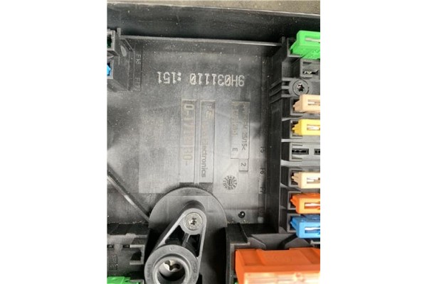 Recambio de caja fusibles/rele para seat leon (1p1) 1.9 tdi referencia OEM IAM 3C09712490 1718130 