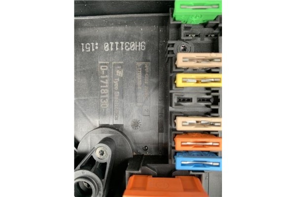 Recambio de caja fusibles/rele para seat leon (1p1) 1.9 tdi referencia OEM IAM 3C09712490 1718130 