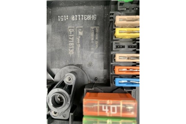 Recambio de caja fusibles/rele para seat leon (1p1) 1.9 tdi referencia OEM IAM 3C09712490 1718130 