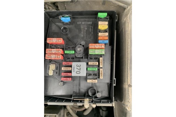 Recambio de caja fusibles/rele para seat leon (1p1) 1.9 tdi referencia OEM IAM 3C09712490 1718130 