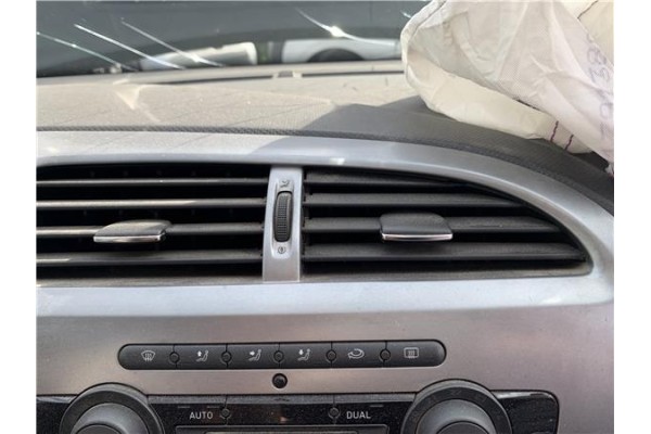 Recambio de consola para seat leon (1p1) 1.9 tdi referencia OEM IAM 1P1819110F 1P0819203AB0R 