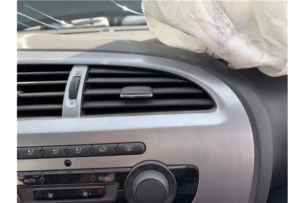 Recambio de consola para seat leon (1p1) 1.9 tdi referencia OEM IAM 1P1819110F 1P0819203AB0R 