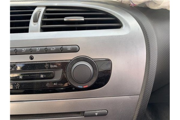 Recambio de consola para seat leon (1p1) 1.9 tdi referencia OEM IAM 1P1819110F 1P0819203AB0R 