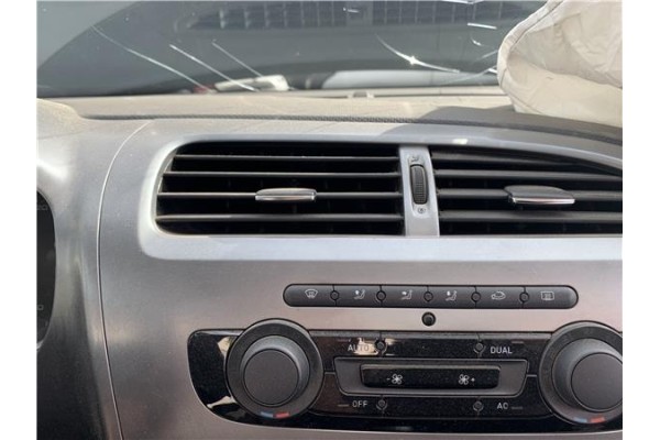 Recambio de consola para seat leon (1p1) 1.9 tdi referencia OEM IAM 1P1819110F 1P0819203AB0R 