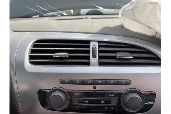 Recambio de consola para seat leon (1p1) 1.9 tdi referencia OEM IAM 1P1819110F 1P0819203AB0R 