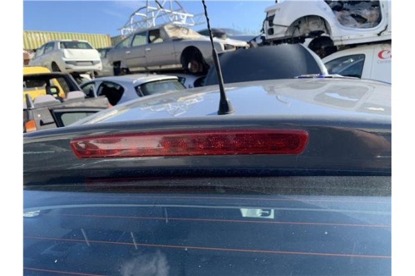 Recambio de luz central de freno para seat leon (1p1) 1.9 tdi referencia OEM IAM 1P0945097  