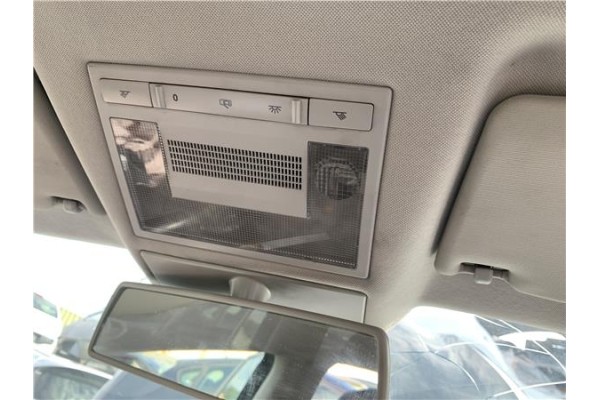 Recambio de luz delantero central techo para seat leon (1p1) 1.9 tdi referencia OEM IAM 5P0947111F  