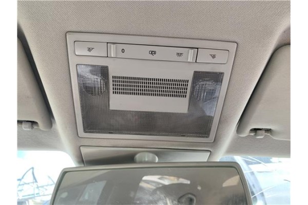 Recambio de luz delantero central techo para seat leon (1p1) 1.9 tdi referencia OEM IAM 5P0947111F  