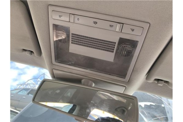 Recambio de luz delantero central techo para seat leon (1p1) 1.9 tdi referencia OEM IAM 5P0947111F  