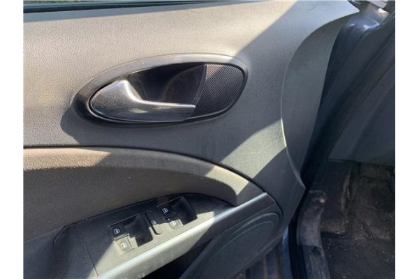 Recambio de manilla int. puerta delantero izquierda para seat leon (1p1) 1.9 tdi referencia OEM IAM 5P0837113B1UQ  