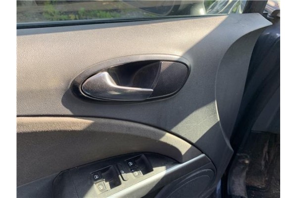 Recambio de manilla int. puerta delantero izquierda para seat leon (1p1) 1.9 tdi referencia OEM IAM 5P0837113B1UQ  