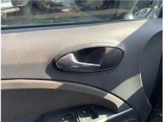 Recambio de manilla int. puerta delantero izquierda para seat leon (1p1) 1.9 tdi referencia OEM IAM 5P0837113B1UQ  