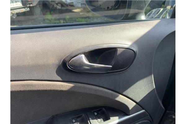 Recambio de manilla int. puerta delantero izquierda para seat leon (1p1) 1.9 tdi referencia OEM IAM 5P0837113B1UQ  