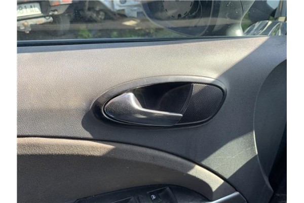 Recambio de manilla int. puerta delantero izquierda para seat leon (1p1) 1.9 tdi referencia OEM IAM 5P0837113B1UQ  