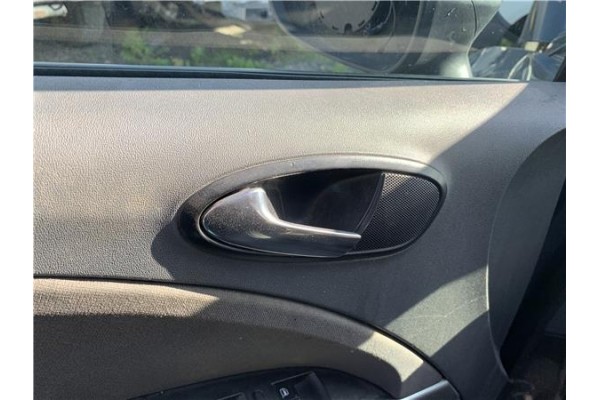 Recambio de manilla int. puerta delantero izquierda para seat leon (1p1) 1.9 tdi referencia OEM IAM 5P0837113B1UQ  