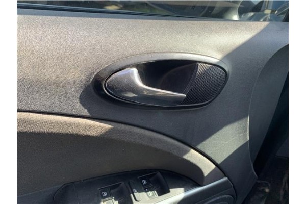 Recambio de manilla int. puerta delantero izquierda para seat leon (1p1) 1.9 tdi referencia OEM IAM 5P0837113B1UQ  